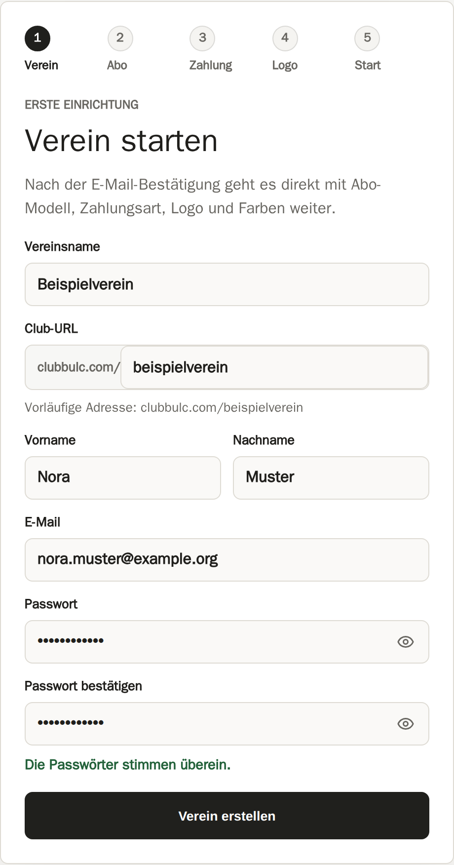Onboarding-Schritt Verein starten mit synthetischen Vereins- und Administratordaten sowie vorläufiger Club-URL.